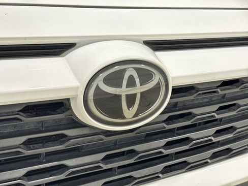 Used 2019 Toyota RAV4 XLE Premium FWD image 33