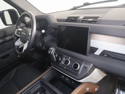 Used 2022 Land Rover Defender 110 SE image 42