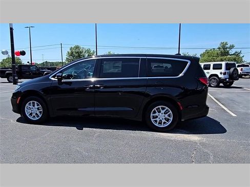 New 2026 Chrysler Pacifica Select image 23