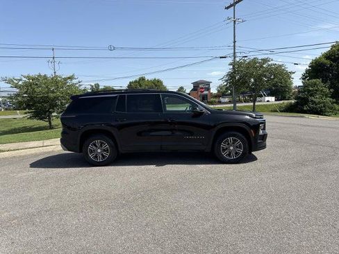 Used 2025 Chevrolet Traverse LT AWD/4WD image 4