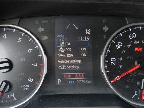 Used 2019 Toyota RAV4 LE FWD image 19
