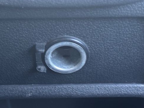 Used 2017 Volkswagen Tiguan Limited w/ Alloy Wheels Package image 6