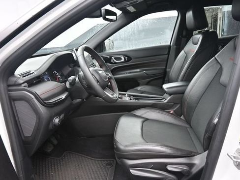 Used 2025 Jeep Compass Trailhawk AWD/4WD image 14