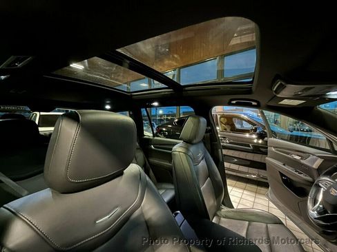 Used 2024 Cadillac XT6 Sport image 30