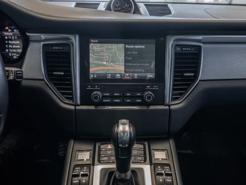 Used 2018 Porsche Macan Turbo w/ Premium Package Plus image 20