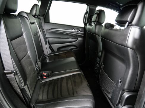 Used 2020 Jeep Grand Cherokee Laredo w/ Laredo X Package RWD image 21