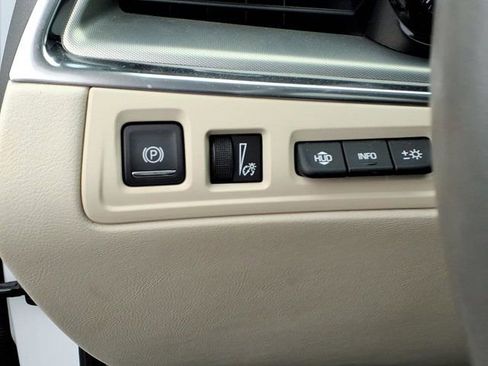 Used 2020 Cadillac XT5 Premium Luxury FWD image 22