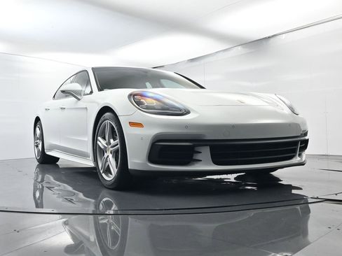 Used 2019 Porsche Panamera image 54