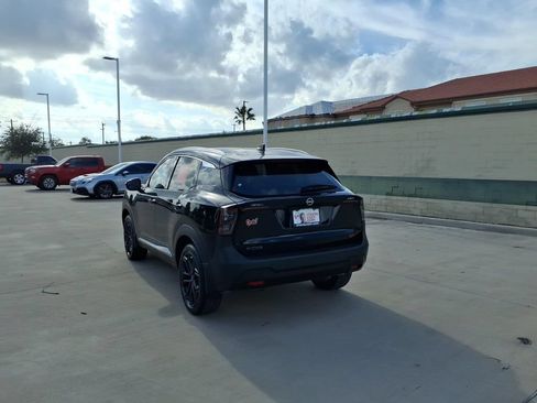 Used 2025 Nissan Kicks SR FWD image 3