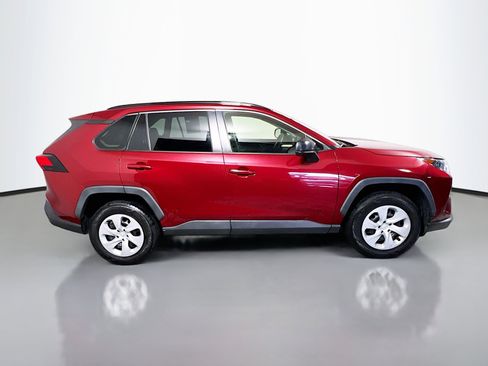 Used 2020 Toyota RAV4 LE FWD image 3