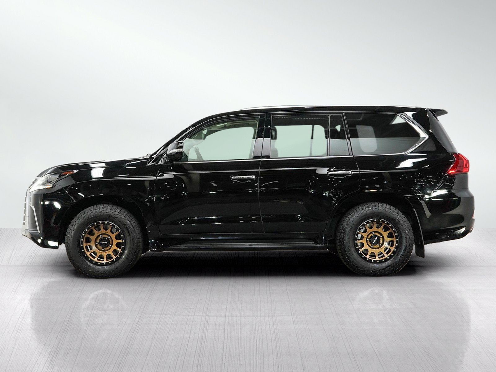 Used 2018 Lexus LX 570 4WD image 2