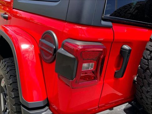 Used 2022 Jeep Wrangler Unlimited Rubicon w/ Dual Top Group AWD/4WD image 29
