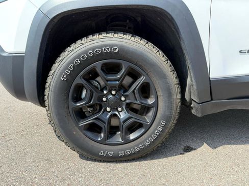 Used 2021 Jeep Cherokee Trailhawk image 11