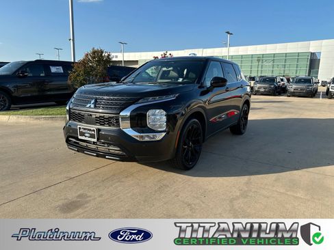 Used 2023 Mitsubishi Outlander SE Black Edition FWD image 1