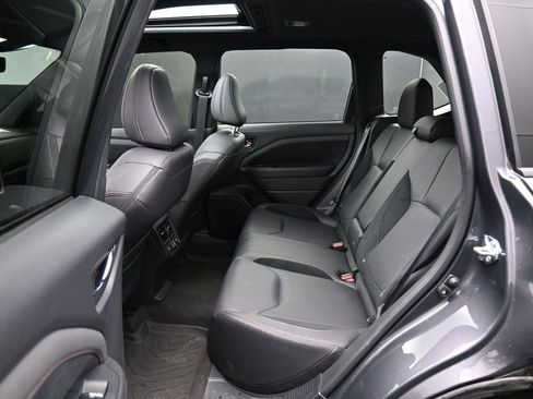 Used 2025 Subaru Forester Touring AWD/4WD image 24