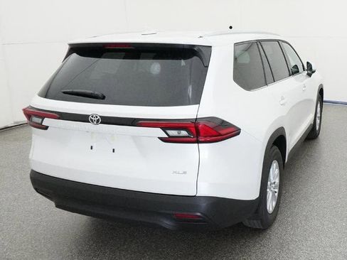New 2026 Toyota Grand Highlander XLE image 8