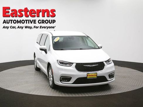 Used 2023 Chrysler Pacifica Touring-L image 50