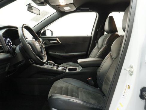 Used 2024 Mitsubishi Outlander SE FWD image 7