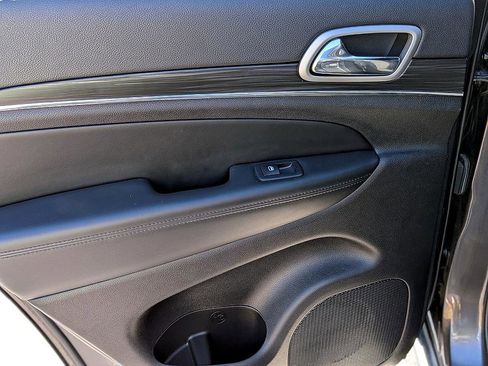 Used 2021 Jeep Grand Cherokee Limited w/ Luxury Group II image 29