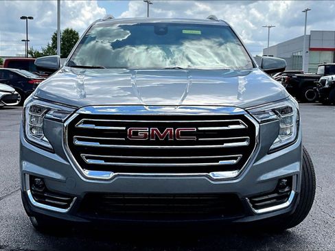 Used 2023 GMC Terrain SLT w/ LPO, Floor Liner Package FWD image 2