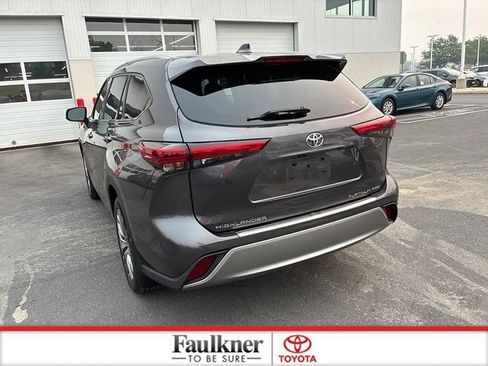 Used 2021 Toyota Highlander Platinum AWD/4WD image 11