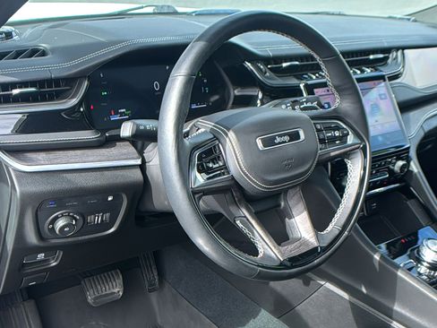 Used 2022 Jeep Grand Cherokee Overland w/ Advanced Protech Group III image 24