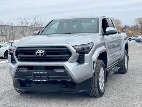 Used 2025 Toyota Tacoma SR5 AWD/4WD image 13
