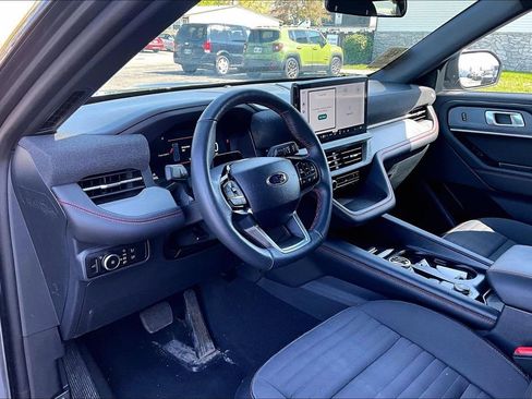 Used 2025 Ford Explorer ST-Line w/ ST-Line Street Pack AWD/4WD image 10