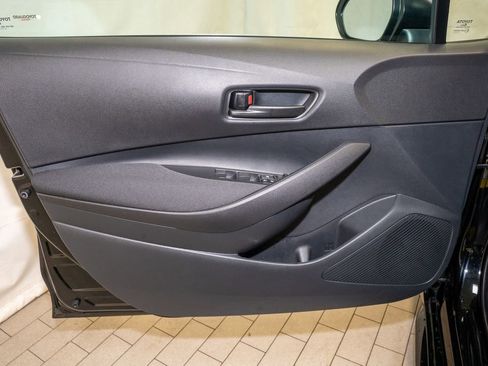 Used 2025 Toyota Corolla LE image 11