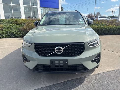 Certified 2023 Volvo XC40 B5 Ultimate AWD/4WD image 3