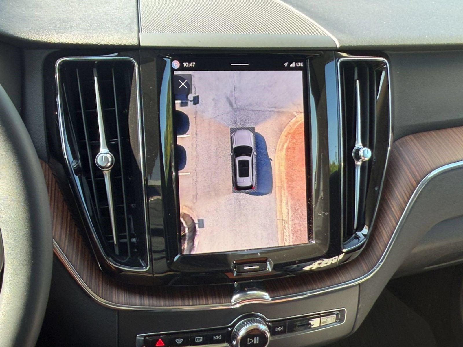 Certified 2024 Volvo XC60 B5 Plus w/ Protection Package Premier AWD/4WD image 21