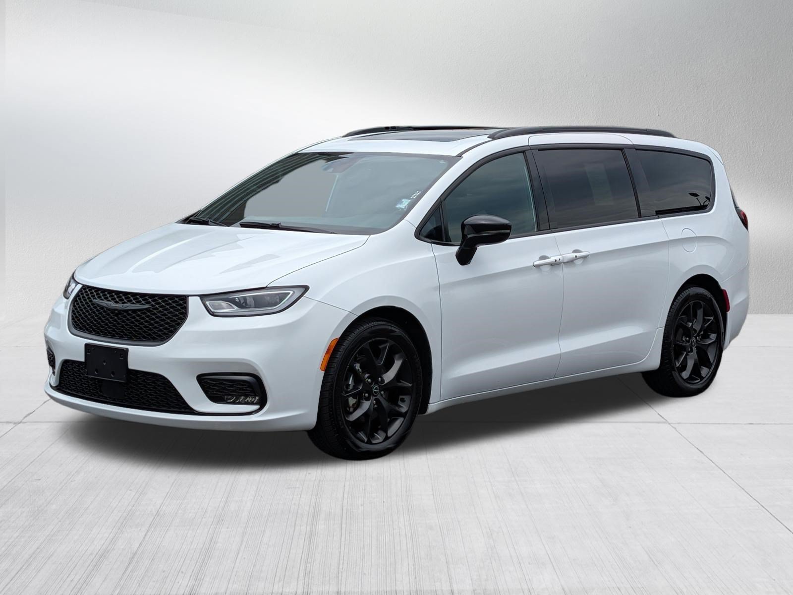 Used 2025 Chrysler Pacifica Limited FWD image 3