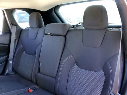 Used 2021 Jeep Cherokee Latitude FWD image 25