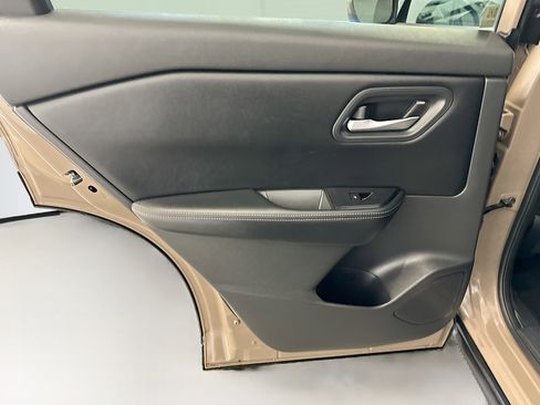 Used 2025 Nissan Rogue SV image 26