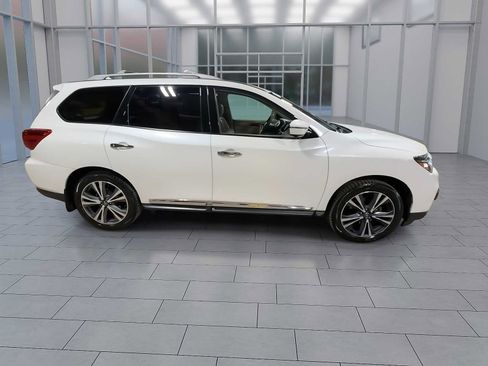 Used 2019 Nissan Pathfinder Platinum image 9
