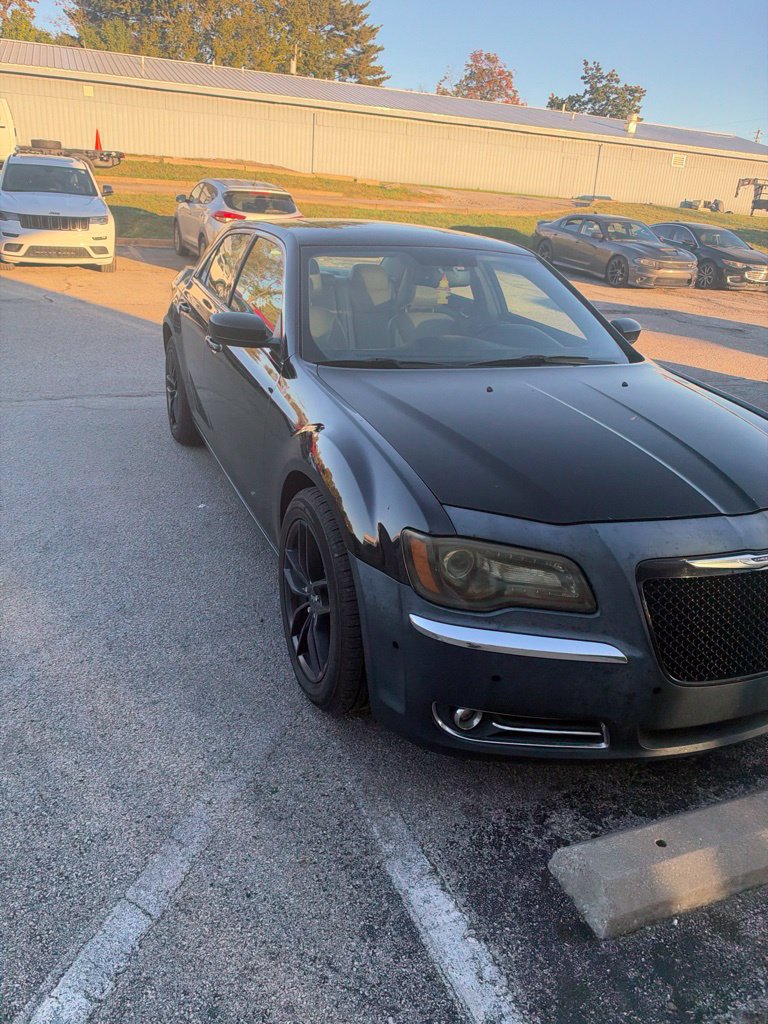 Used 2013 Chrysler 300 AWD w/ Driver Convenience Group image 5
