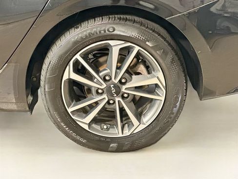 Used 2023 Kia Forte LXS FWD image 6