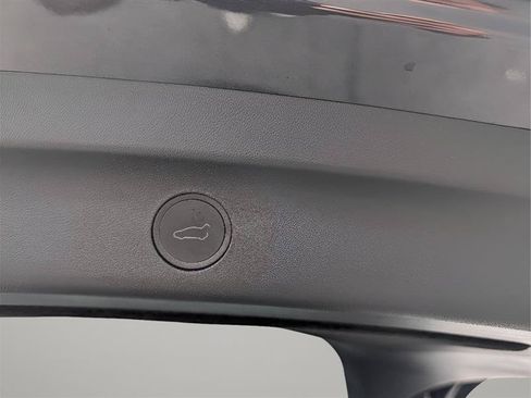 Used 2024 Tesla Model Y 2WD image 34