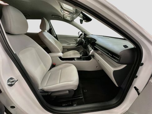 Used 2025 Hyundai Kona SEL AWD/4WD image 32