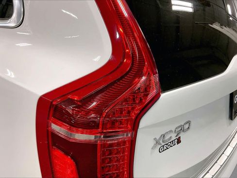 Used 2021 Volvo XC90 T6 Momentum w/ Climate Package AWD/4WD image 29