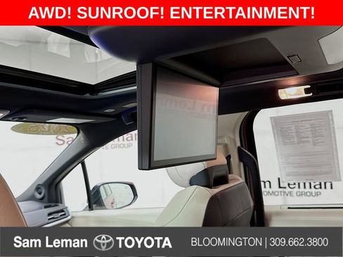 Used 2025 Toyota Sienna Platinum image 27