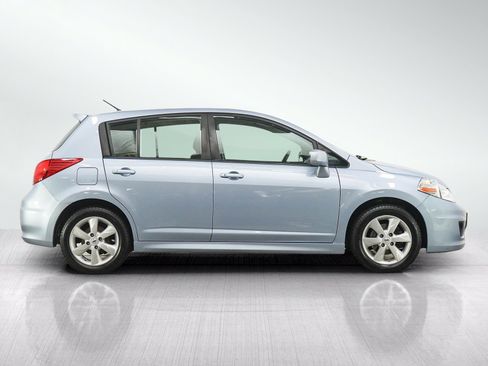 Used 2011 Nissan Versa Hatchback w/ Premium Pkg FWD image 6