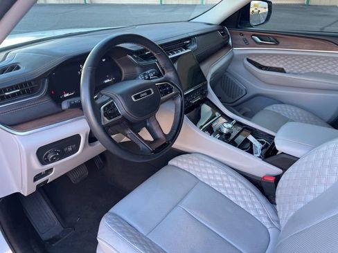 Used 2022 Jeep Grand Cherokee Summit w/ Luxury Tech Group V image 32