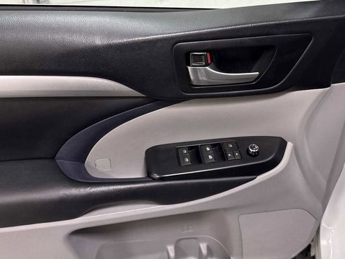 Certified 2019 Toyota Highlander XLE image 15