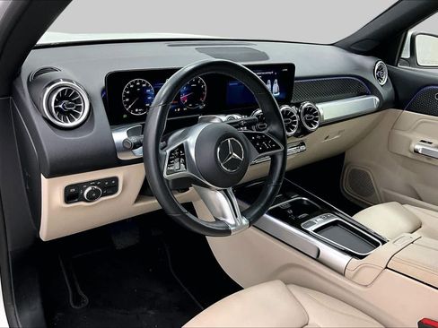 Used 2025 Mercedes-Benz GLB 250 image 17