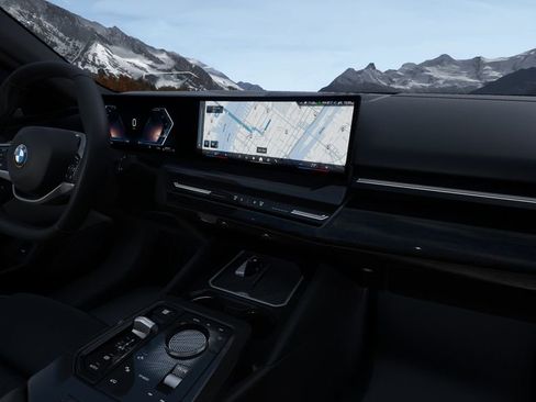 Used 2025 BMW 530i w/ Premium Package image 44