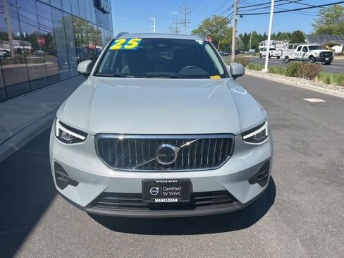 Certified 2025 Volvo XC40 B5 Plus AWD/4WD image 7
