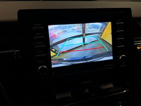 Used 2022 Toyota Camry SE image 13