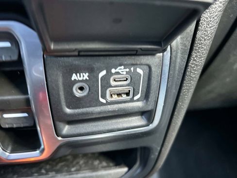 Used 2024 Jeep Wrangler Unlimited w/ Convenience Group image 32