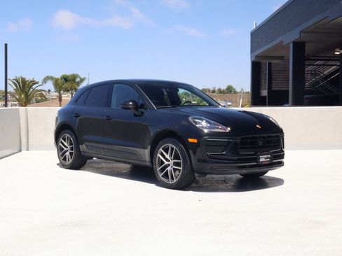 Certified 2025 Porsche Macan w/ Premium Package Plus AWD/4WD image 7